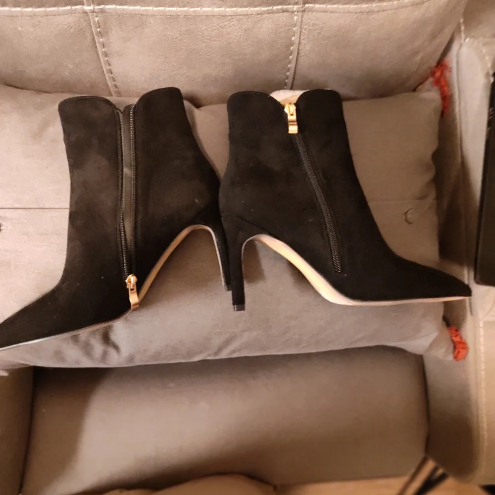 Boots - Picture 3 of 6